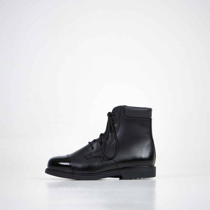 Black leather ankle boots with lace-up closure and anatomical insole by Samelin.