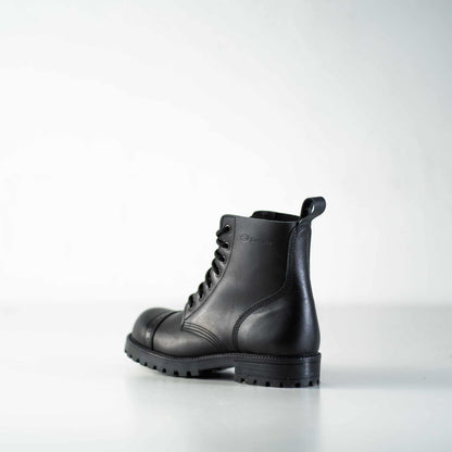 Black water-repellent leather ankle boots with anatomical insole by Samelin.