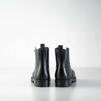 Black water-repellent leather aviator ankle boots by Samelin with anatomical and antibacterial insoles.