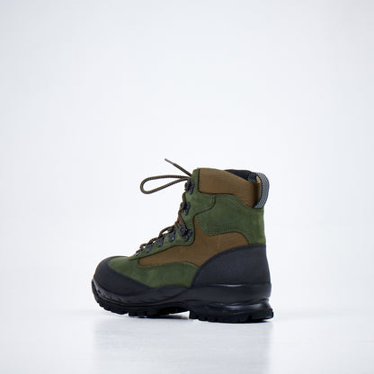Green and olive nubuck leather hiking boots with adjustable lacing and a waterproof membrane by Samelin.