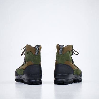 Green and olive nubuck leather hiking boots with adjustable lacing and a 4-layer membrane, by Samelin.