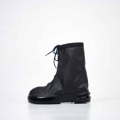 Black waterproof overboots with PU sole and foldable design, featuring a soft artificial fur lining by Samelin.