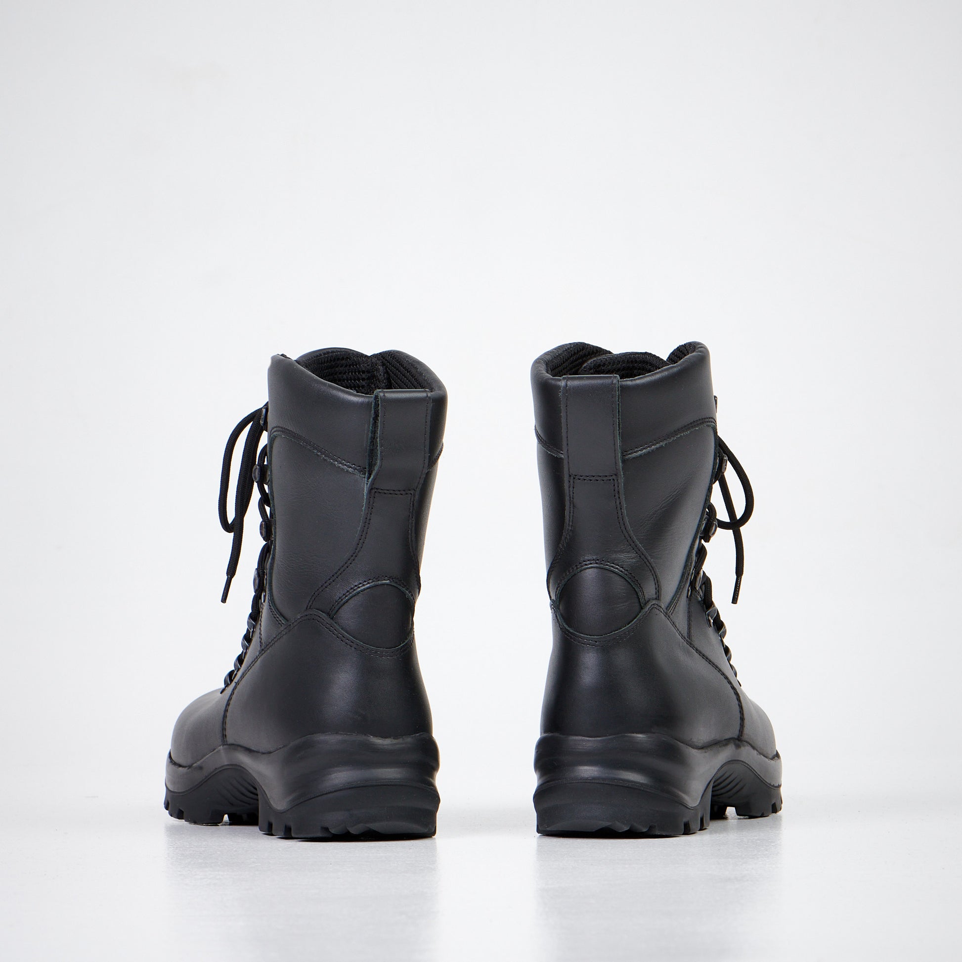 Black waterproof combat boots with lace detailing, available in sizes 38-40 by Samelin.