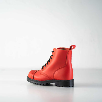 Red water-repellent leather unisex ankle boots with lace-up design and anatomical insole by Samelin.
