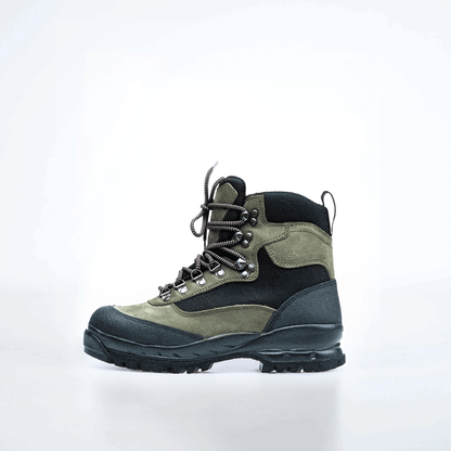 Waterproof nubuck leather hiking boots in Lichene/Black with sturdy lacing and rugged sole by Samelin.