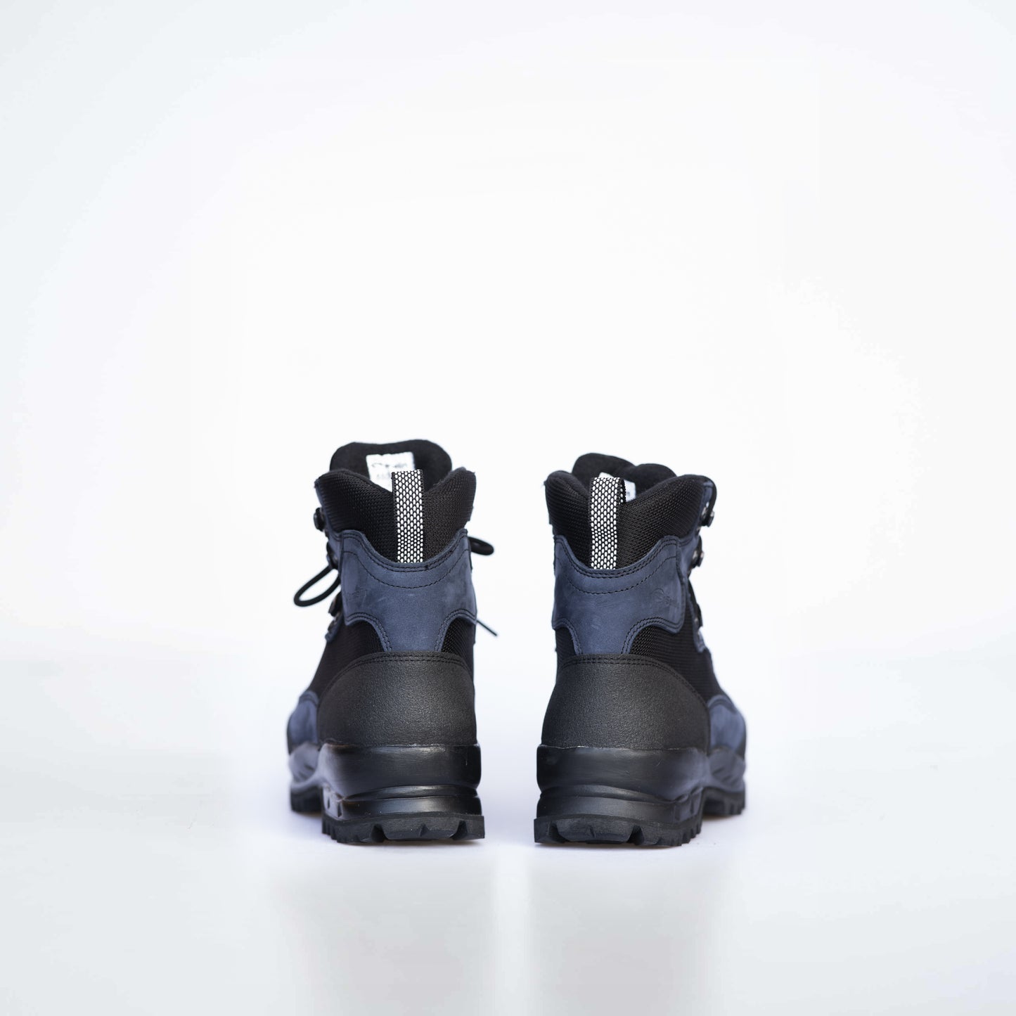 550 Navy Hiking boots