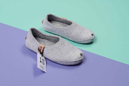 White felt slippers with open toe design, brand tag, available in sizes 36, 37, and 38, by Omaking.
