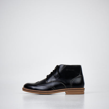 Black leather ankle boots with lace-up closure and tan rubber sole by Samelin. Available in sizes 39, 40, and 41.
